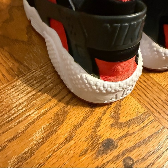 Nike Air Huarache Black Red White Bred Sneakers Men 8 or Women's 9.5 318429-016 - Picture 14 of 16